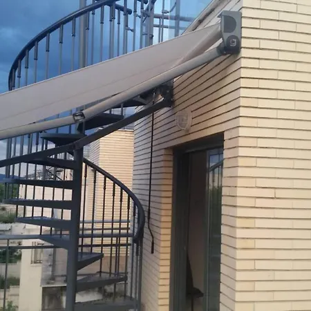 Récent De 80 M² , Piscine, Climatisation, Calme, Idéal Famille *